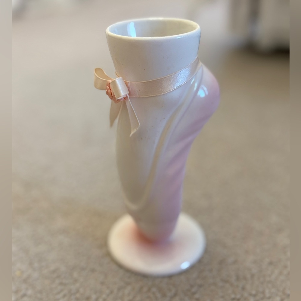 🤍Vintage Russ White Ceramic Vase🤍